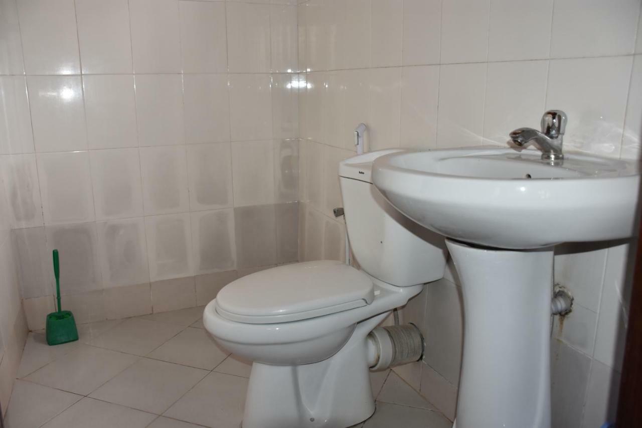 Kituri Royal Annex Bed & Breakfast Dar es Salaam Exterior photo